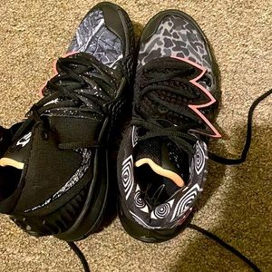 Brand new cool Nike shoes they Kyrie Nike not sure which brand limited edition.